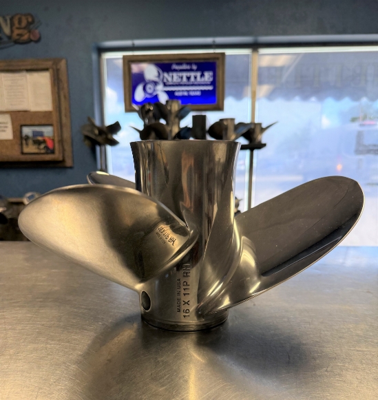 New Out of box Mercury Enertia Propeller 16 x 11 Pitch RIGHT-HAND 48-8M0151225 - 48-8M0151225